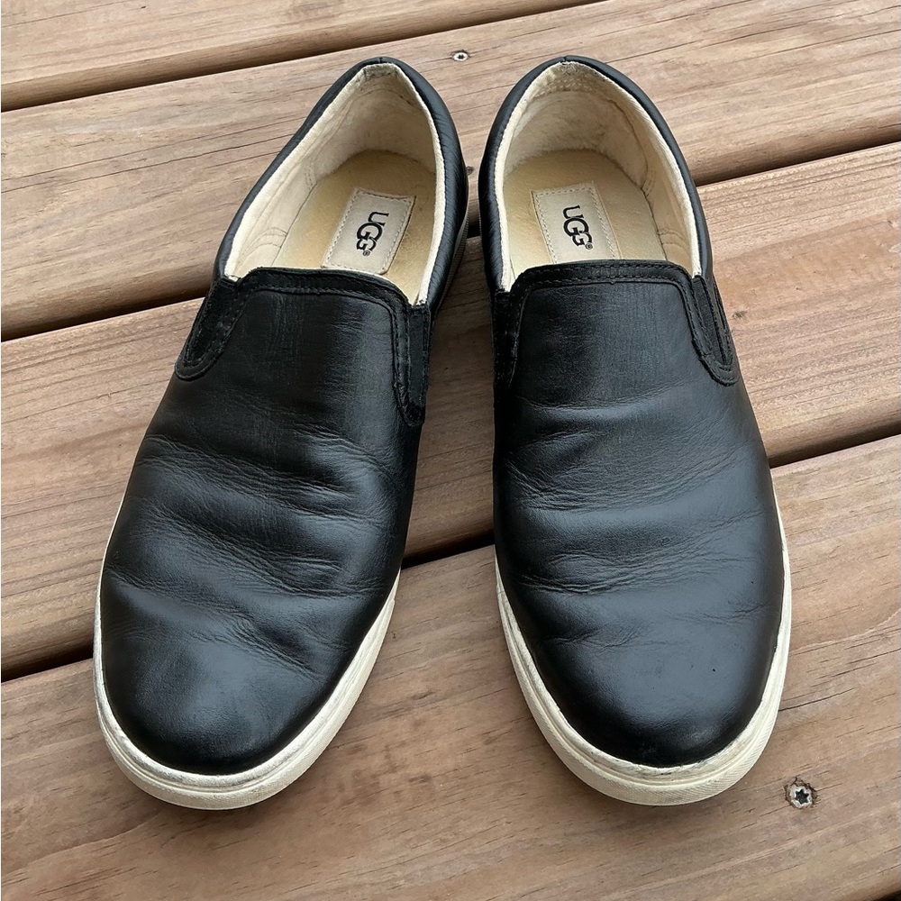 Women’s UGG leather loafers🖤🖤